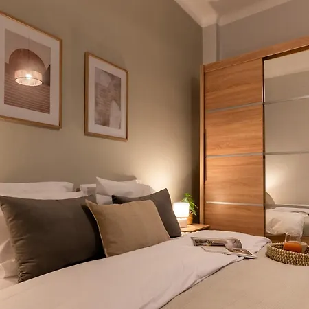 Chic With Balcony 公寓 *