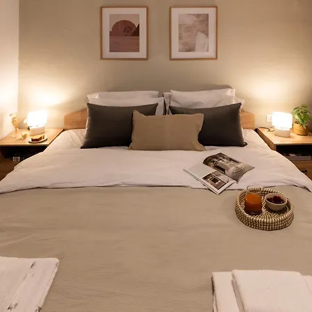 公寓 Chic With Balcony