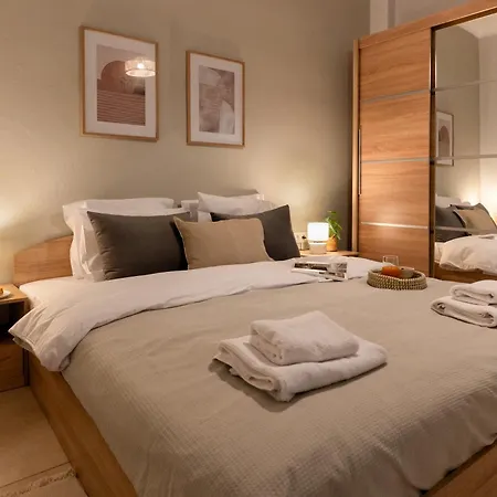 Chic With Balcony * 塞萨洛尼基