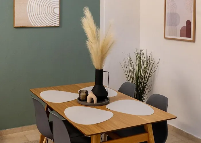 Chic With Balcony 公寓