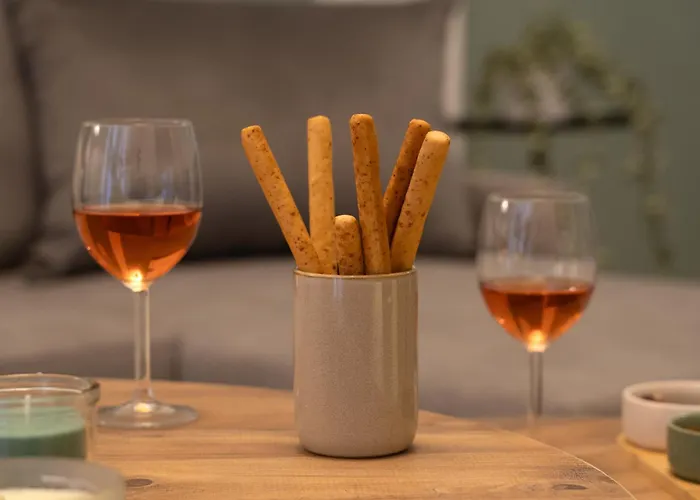 Chic With Balcony 公寓 *