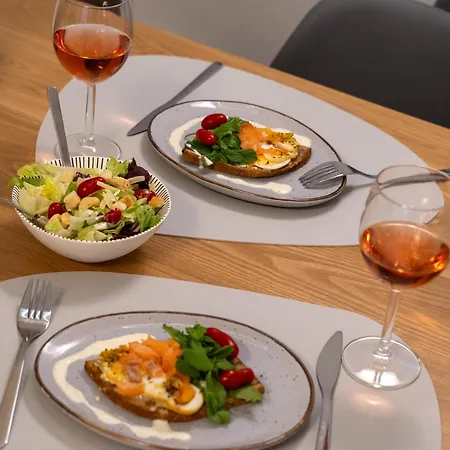 Chic With Balcony דירה *