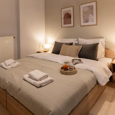 Chic With Balcony דירה