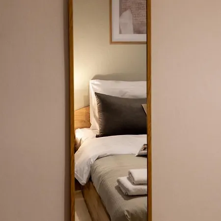 Chic With Balcony דירה *