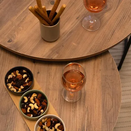 דירה Chic With Balcony *