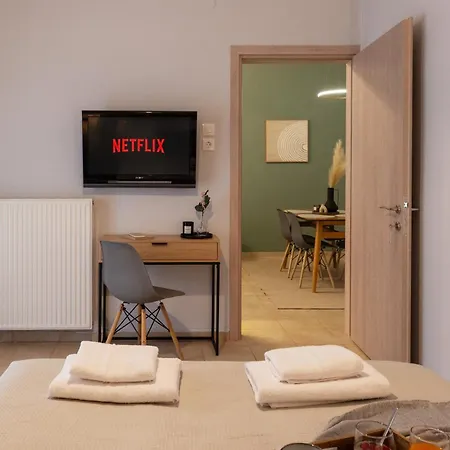 Chic With Balcony Apartment *