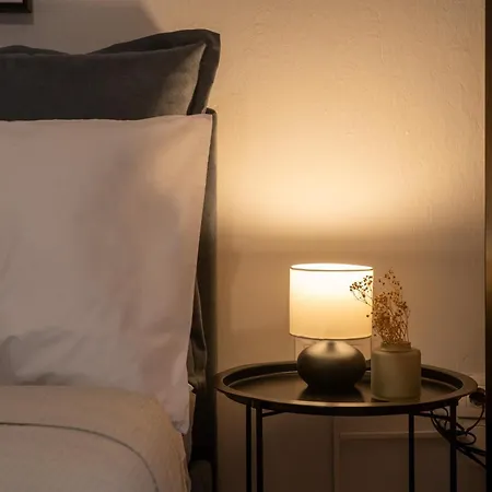 Apartment Chic With Balcony *