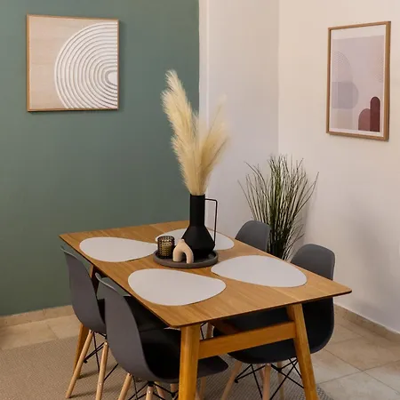 Chic With Balcony Apartment