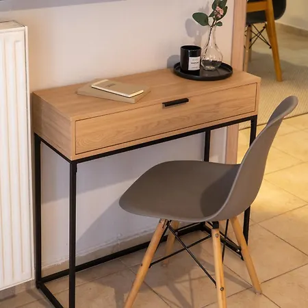 Chic With Balcony Apartment